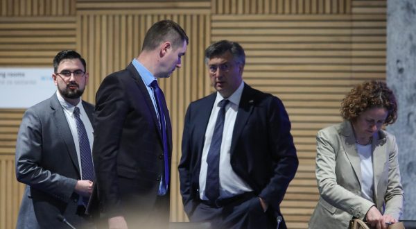 05.06.2023., Zagreb - U Nacionalnoj sveucilisnoj knjiznici odrzan je sastanak Vlade RH i predstavnika sindikata javnih i drzavnih sluzbi. ministar gospodarstva i odrzivog razvoja Davor Filipovic, predsjednik Vlade Andrej Plenkovic, ministrica kulture i medija Nina Obuljen Korzinek. Photo: Tomislav Miletic/PIXSELL