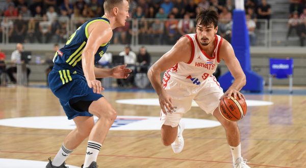 05.09.2018., Varazdin - Prijateljska kosarkaska utakmica, Hrvatska - Slovenija. Jakob Cebasek, Dario Saric Photo: Vjeran Zganec Rogulja/PIXSELL