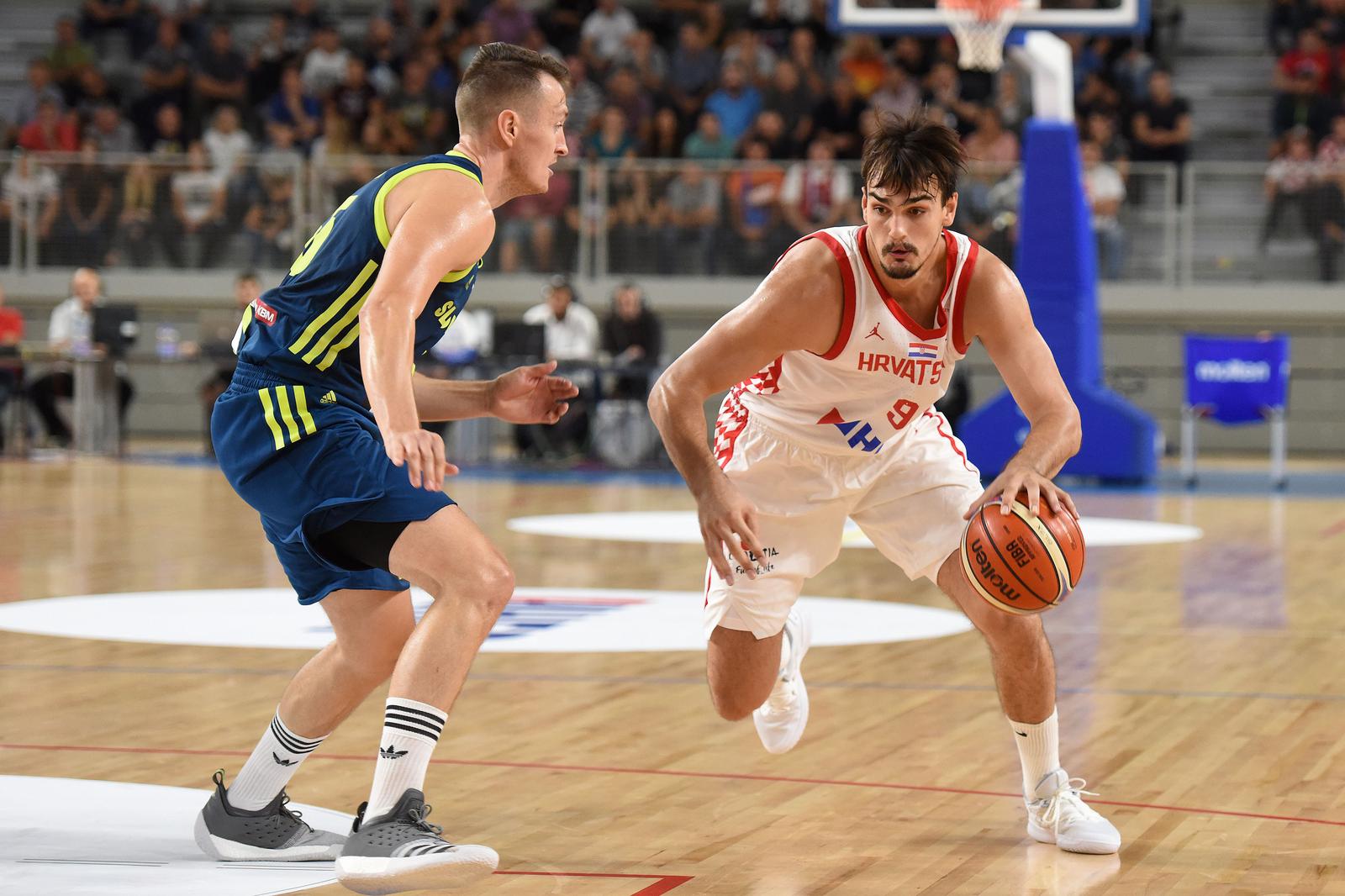 05.09.2018., Varazdin - Prijateljska kosarkaska utakmica, Hrvatska - Slovenija. Jakob Cebasek, Dario Saric Photo: Vjeran Zganec Rogulja/PIXSELL
