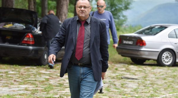 06.09.2016., Donji Srb - Autohtona Hrvatska stranka prava na celu sa Drazenom Kelemincem odrzala je konferenciju za medije i preformans na kojem su pokazali da se spomenik u Srbu treba srusiti jer prema njegovim rijecima nije legalno sagradjen. Drazen Keleminec. Photo: Hrvoje Jelavic/PIXSELL
