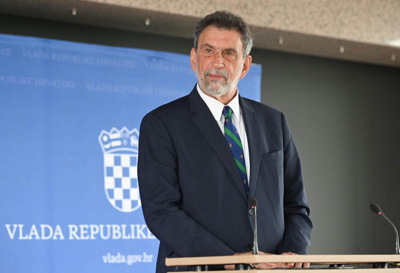 7.7.2023., Zagreb - U Nacionalnoj sveucilisnoj knjiznici premijer Andrej Plenkovic i ministar Radovan Fuchs predstavili su javni poziv za izgradnju, rekonstrukciju i opremanje osnovnih skola. Nakon predstavljanja Andrej Plenkovic i Radovan Fuchs dali su izjave za medije. Photo: Davorin Visnjic/PIXSELL