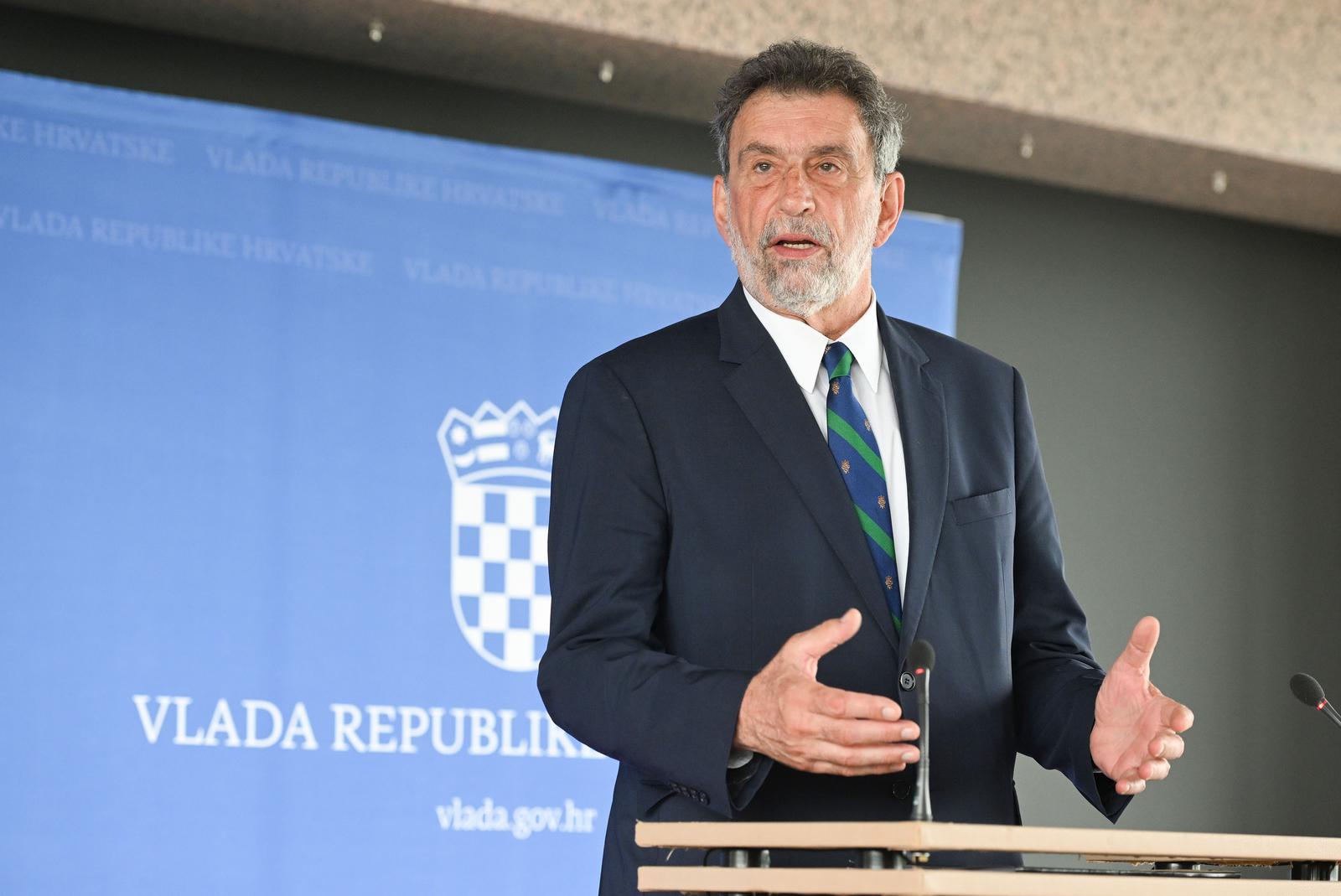7.7.2023., Zagreb - U Nacionalnoj sveucilisnoj knjiznici premijer Andrej Plenkovic i ministar Radovan Fuchs predstavili su javni poziv za izgradnju, rekonstrukciju i opremanje osnovnih skola. Nakon predstavljanja Andrej Plenkovic i Radovan Fuchs dali su izjave za medije. Photo: Davorin Visnjic/PIXSELL
