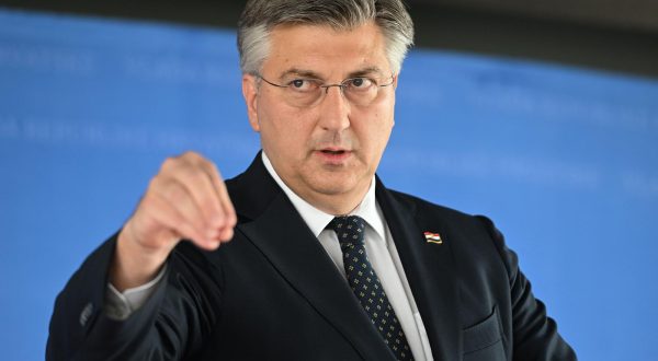 7.7.2023., Zagreb - U Nacionalnoj sveucilisnoj knjiznici premijer Andrej Plenkovic i ministar Radovan Fuchs predstavili su javni poziv za izgradnju, rekonstrukciju i opremanje osnovnih skola. Nakon predstavljanja Andrej Plenkovic i Radovan Fuchs dali su izjave za medije. Photo: Davorin Visnjic/PIXSELL