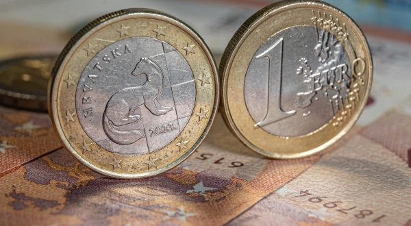 08.02.2023. Osijek - Od 01.sjecnja 2023 godine euro je nova sluzbena valuta u Republici Hrvatskoj. Photo: Davor Javorovic/PIXSELL