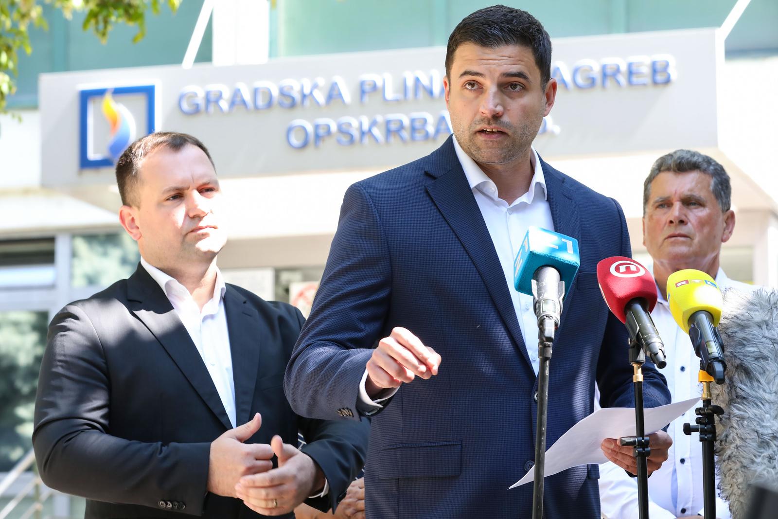 8.7.2023., Zagreb - Predsjednik Gradske organizacije SDP-a, Davor Bernardic, sa suradnicima odrzao je konferenciju za medije. Tema konferencije je afera kupnje plina od strane Gradske plinare i novo zaduzenje Zagrebackog holdinga. Photo: Jurica Galoic/PIXSELL
