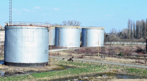 09.03.2022.,Sisak - Nekada su ovi rezervoari bili puni naftnih derivata proizvedenih u sisackoj Rafineriji.
 Photo: Nikola Cutuk/PIXSELL