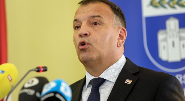 09.06.2023., Zadar - Konferencija za novinare u povodu primopredaje druge od sest brzih brodica pomorske medicinske sluzbe. Vili Beros, ministar zdravstva Photo: Sime Zelic/PIXSELL
