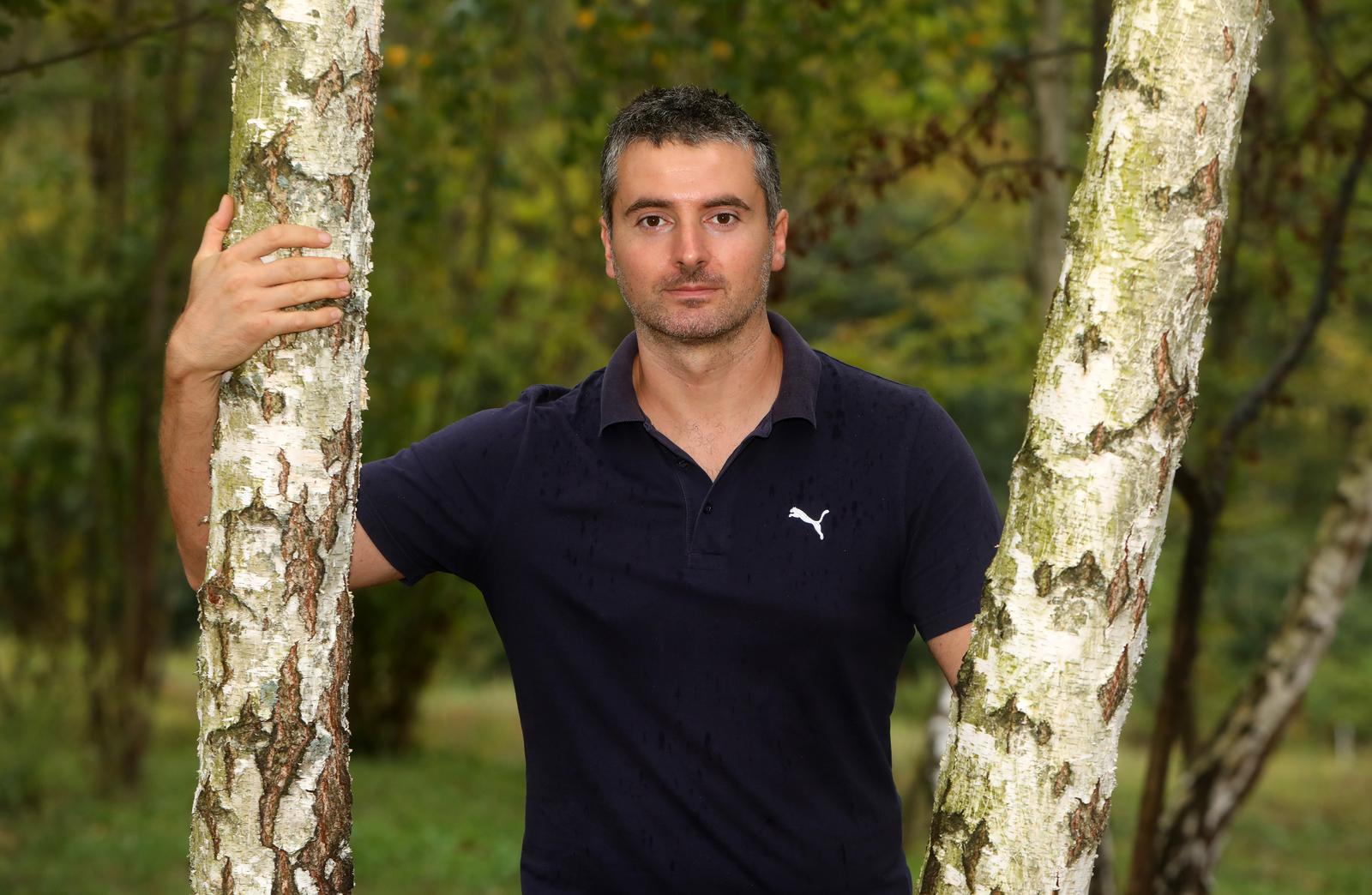 09.09.2022., Slavsko polje - Meteorolog i ekoloski aktivist Kristijan Bozarov na svom imanju u Slavskom polju gdje se uz meteorologiju bavi i uzgojem koza. Photo: Kristina Stedul Fabac/PIXSELL