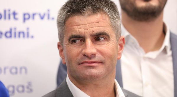 10.07.2022., Split - Zoran Djogas i Vice Mihanovic u drustvu kolega dali izjave za medije i cestitali Ivici Puljku na pobjedi. Photo: Ivo Cagalj/PIXSELL