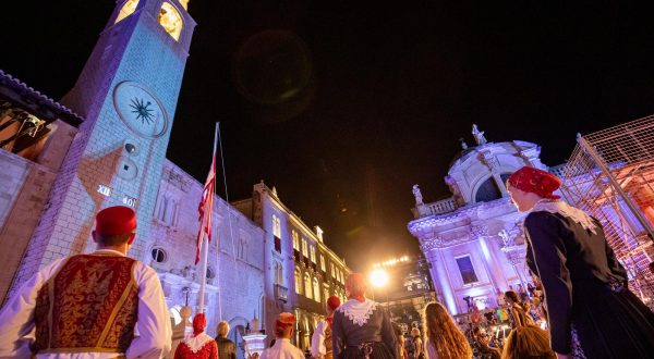 10.07.2023., Ispred crkve svetog Vlaha, Dubrovnik - Tocno u ponoc pred crkvom sv. Vlaha, zapocela je generalna proba otvaranja 74. Dubrovackih ljetnih igara. Photo: Grgo Jelavic/PIXSELL