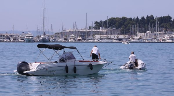 11.07.2023., Split - U moru uspred Splita djelatnici Lucke kapetanije izvukli su tijelo muskarca. Policija sumnja da je doslo do sudara dva broda na moru ispred Splita uslijed cega je doslo do tragedije. Jedan od brodova za koji se sumnja da je sudjelovao u nesreci. Photo: Ivo Cagalj/PIXSELL