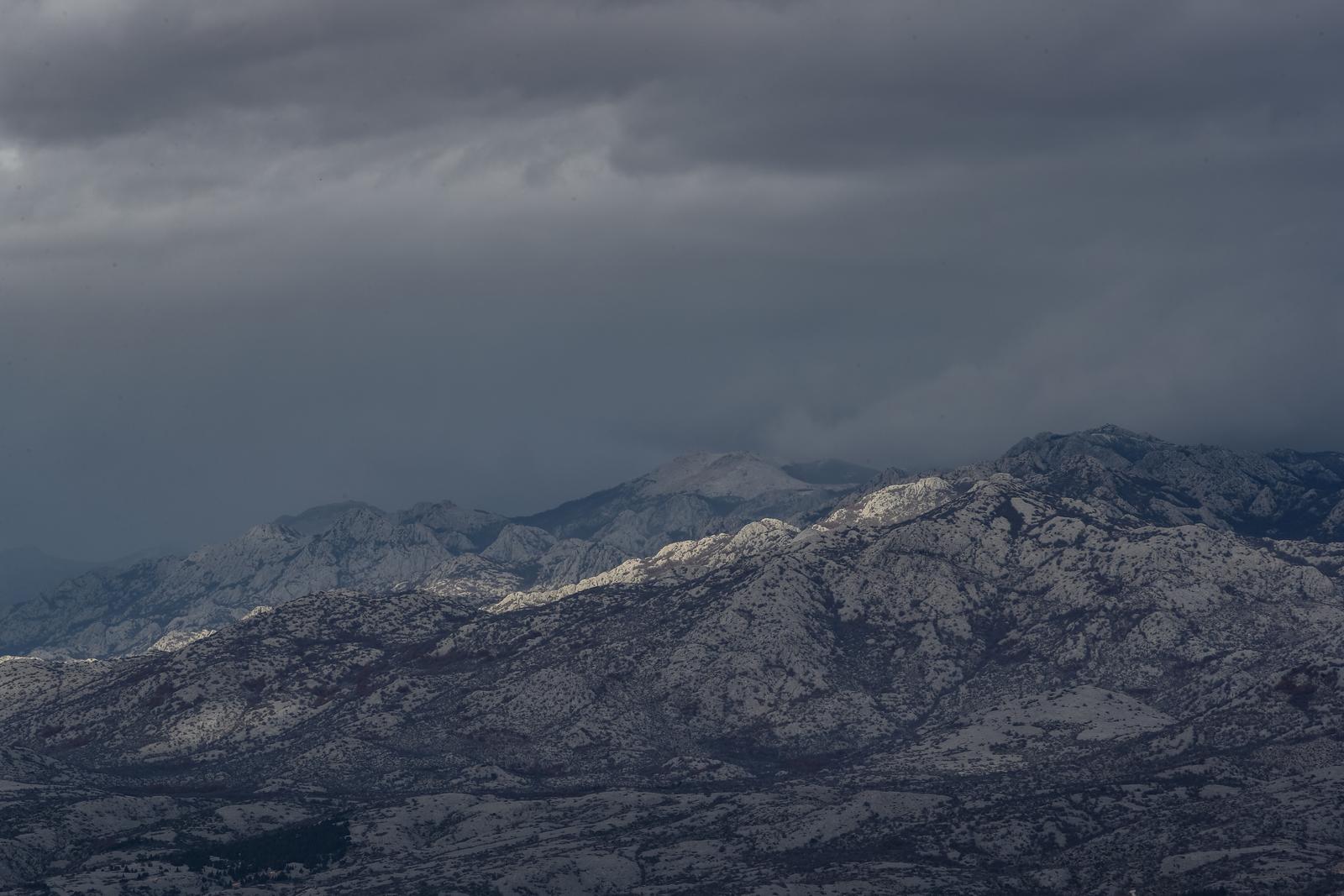 11.12.2022., Razanac -  Velebit pod oblacima Photo: Sime Zelic/PIXSELL