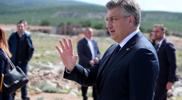 12.05.2023., Obrovac - Predsjednik Vlade RH, Andrej Plenkovic, i predsjednik Uprave HEP-a, Frane Barbaric, svecano pustili u rad suncanu elektranu Obrovac, koja je s instaliranom snagom od 8,7 MW i prikljucnom od 7,35 MW trenutacno najveca suncana elektrana u Hrvatskoj u komercijalnom pogonu. Photo: Sime Zelic/PIXSELL