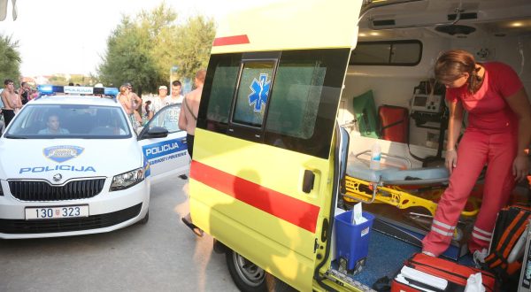 12.08.2015., Vodice - U aquaparku na Plavoj plazi utopila se muska osoba.rPhoto: Dusko Jaramaz/PIXSELL