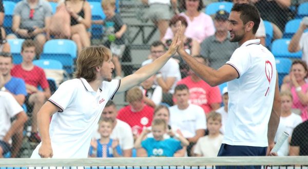 13.07.2021., Petrinja - Odrzano je drugo izdanje humanitarno - sportskog spektakla Gem Set Hrvatska. Projekt je to koji organizira Zaklada Marin Cilic, a okuplja najpoznatije sportase i sportasice Hrvatske s ciljem izgradnje sportskih igralista za djecu i promocije vaznosti bavljenja sportom od najranije dobi. Luka Modric, Marin Cilic Photo: Sanjin Strukic/PIXSELL