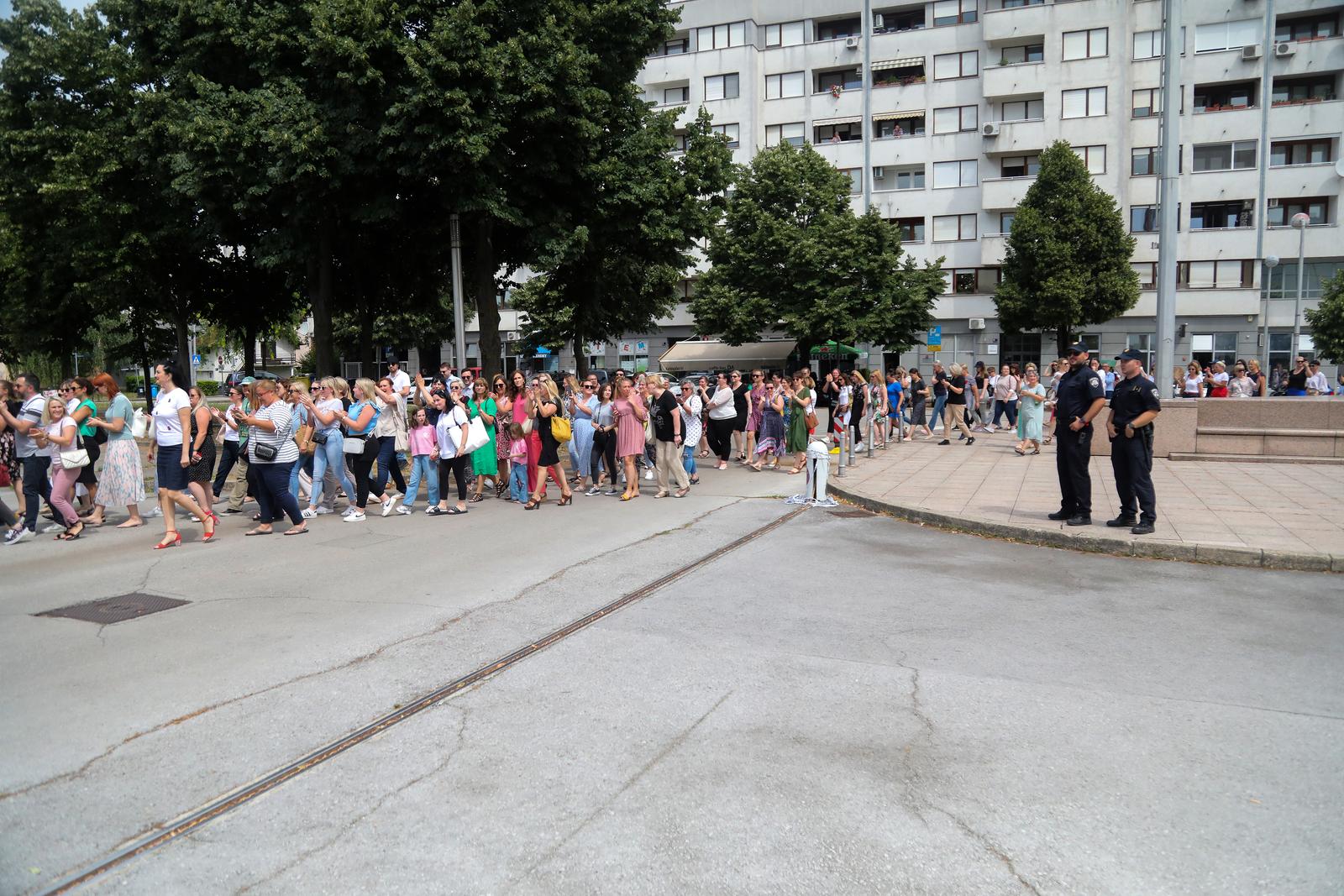 13.07.2023., Zagreb - Pravosudni djelatnici koji strajkaju prosvjedovali su ispred zgrade NSK u kojoj se odvijala sjednica Vlade RH Photo: Zeljko Hladika/PIXSELL