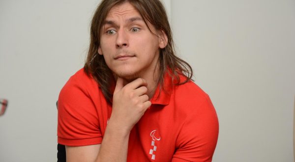 Bjelovar: Paraolimpijac Deni Černi na primanju kod župana Damira Bajsa 13.09.2018., Bjelovar - Osvajac srebrne medalje na Europskom prvenstvu u para atletici odrzanom u Berlinu Deni Cerni na primanju kod zupana Damira Bajsa. Photo: Damir Spehar/PIXSELL