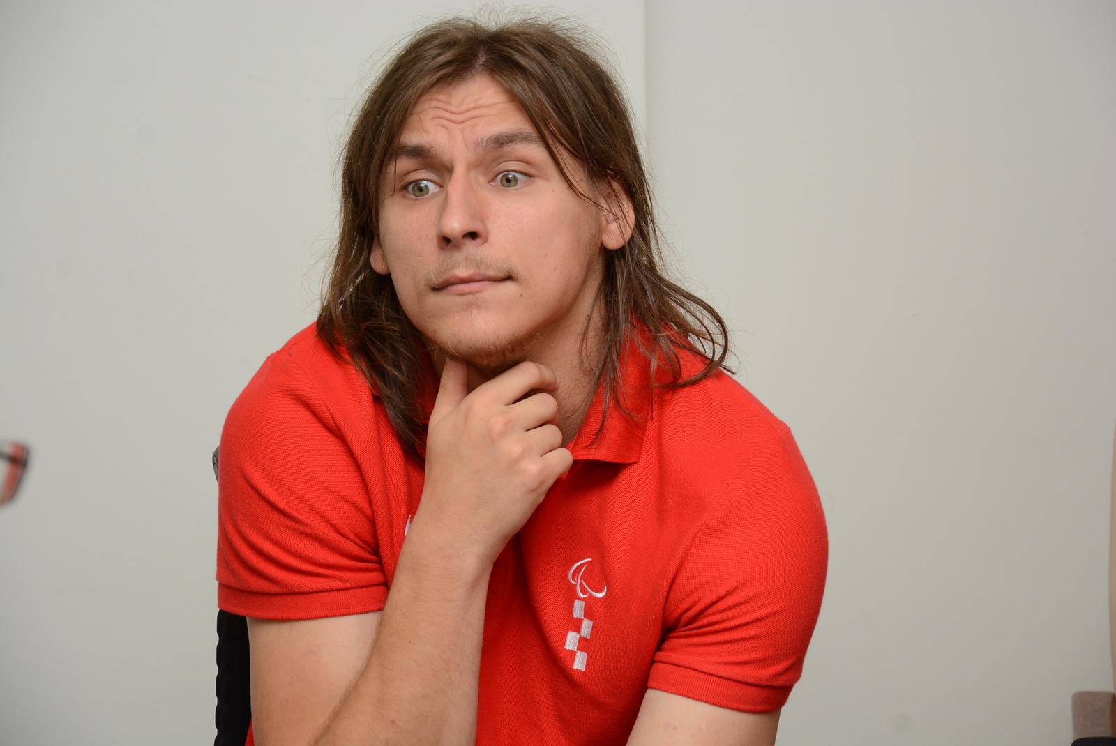 Bjelovar: Paraolimpijac Deni Černi na primanju kod župana Damira Bajsa 13.09.2018., Bjelovar - Osvajac srebrne medalje na Europskom prvenstvu u para atletici odrzanom u Berlinu Deni Cerni na primanju kod zupana Damira Bajsa. Photo: Damir Spehar/PIXSELL