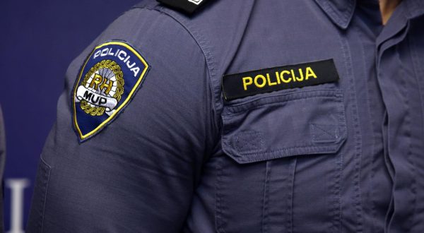 13.11.2019., Split - Djelatnik policijer Photo: Miranda Cikotic/PIXSELL