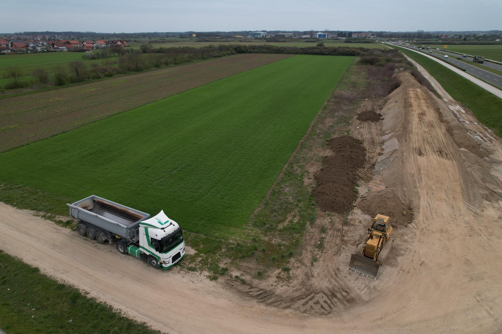 07.04.2023., Velika Gorica - Pogled iz zraka na zemljiste gdje se planira gradnja nogometnog kampa Hrvatskog nogometnog saveza. Photo: Slaven Branislav Babic/PIXSELL
