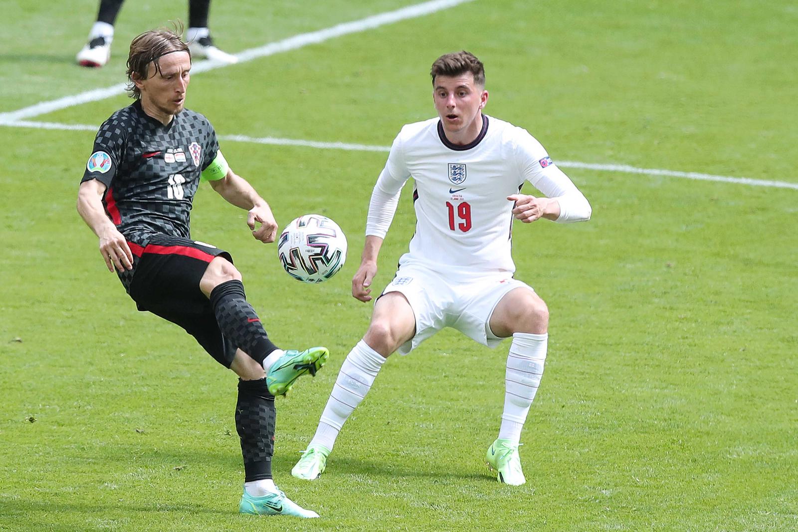 13.6.2021., Stadion Wembley, London, Engleska - UEFA Europsko prvenstvo 2020, skupina D, 1. kolo, Engleska - Hrvatska. Luka Modric, Mason Mount. "nPhoto: Goran Stanzl/PIXSELL