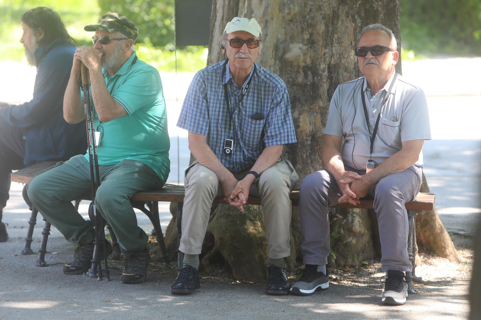 14.06.2023., Karlovac - Suncano i toplo ljetno vrijeme izmamilo je brojne gradane u parkove te privuklo i turiste na razgledavanje gradskih znamenitosti. Photo: Kristina Stedul Fabac/PIXSELL