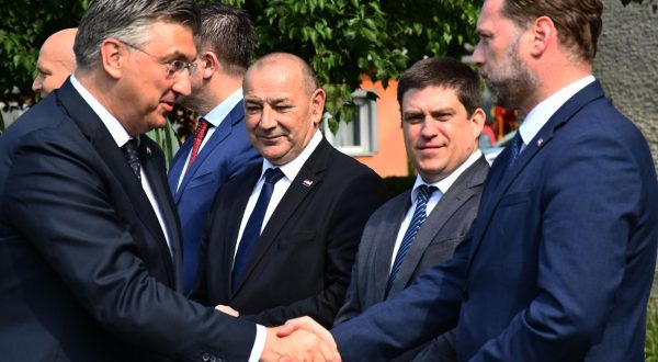 14.06.2023., Slavonski Brod - Andrej Plenkovic posjetio Sveuciliste, tvrtku Djuro Djakovic i prisustvovao sastanaku Vlade sa zupanima, predstavnicima Udruge gradova u Republici Hrvatskoj i Hrvatske zajednice opcina. Photo: Ivica Galovic/PIXSELL