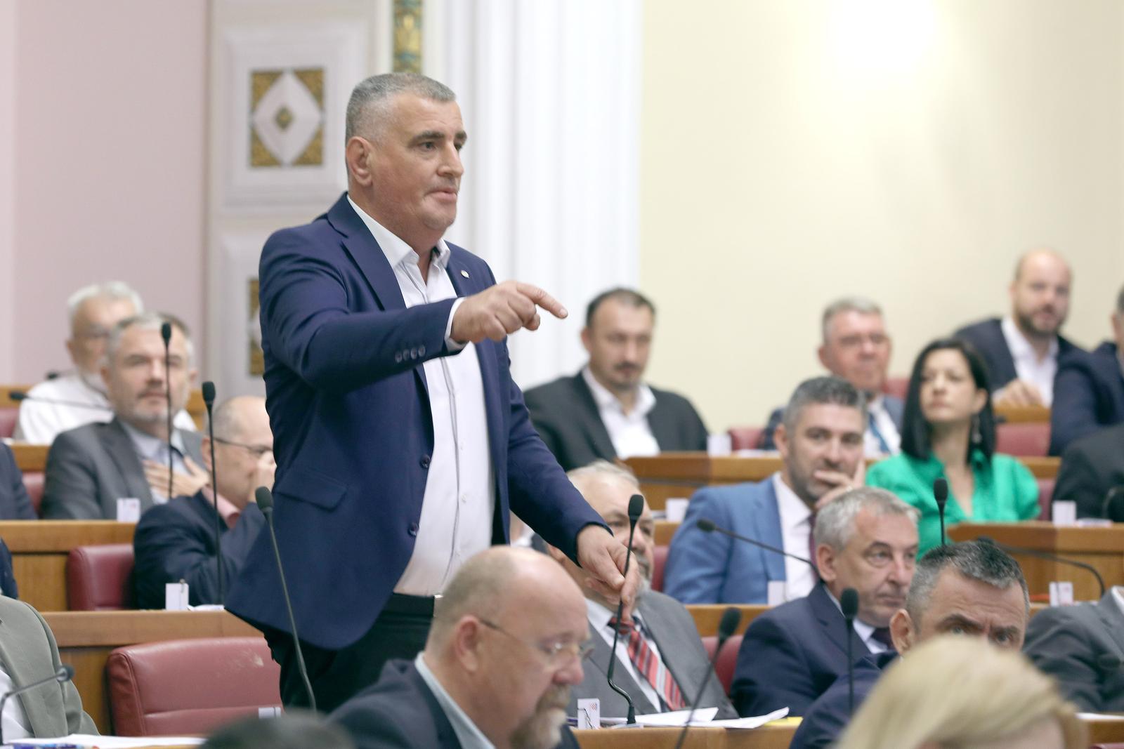 14.07.2023., Zagreb - Sabor 16. sjednicu nastavlja glasovanjem o raspravljenim tockama dnevnoga reda i time zavrsavaju rad prije ljetne stanke. Na pocetku sjednice Miro BUlj je zaradio iskljucenje sa sjednice Photo: Patrik Macek/PIXSELL