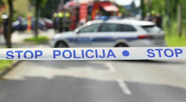15.06.2022., Zagreb - U obiteljskoj kuci u Sumecanskom putu pbuknuo je pozar. Photo: Marko Lukunic/PIXSELL