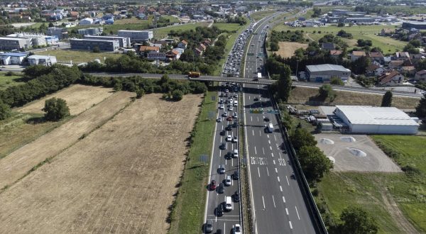 15.07.2023., Zagreb - Guzve na naplatnoj postaji Lucko u smjeru mora i u smjeru Zagreba. Photo: Igor Soban/PIXSELL