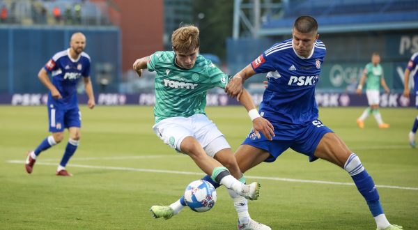 15.07.2023., stadion Maksimir, Zagreb - Susret Dinama i Hajduka u SuperSport Superkupu uvod je je novu sezonu hrvatskog nogometa. Na stadionu Maksimir prvak Hrvatske Dinamo i osvajac kup Hajduk borit ce se za prvi trofej sezone. Rokas Pukstas, Dino Peric. Photo: Matija Habljak/PIXSELL