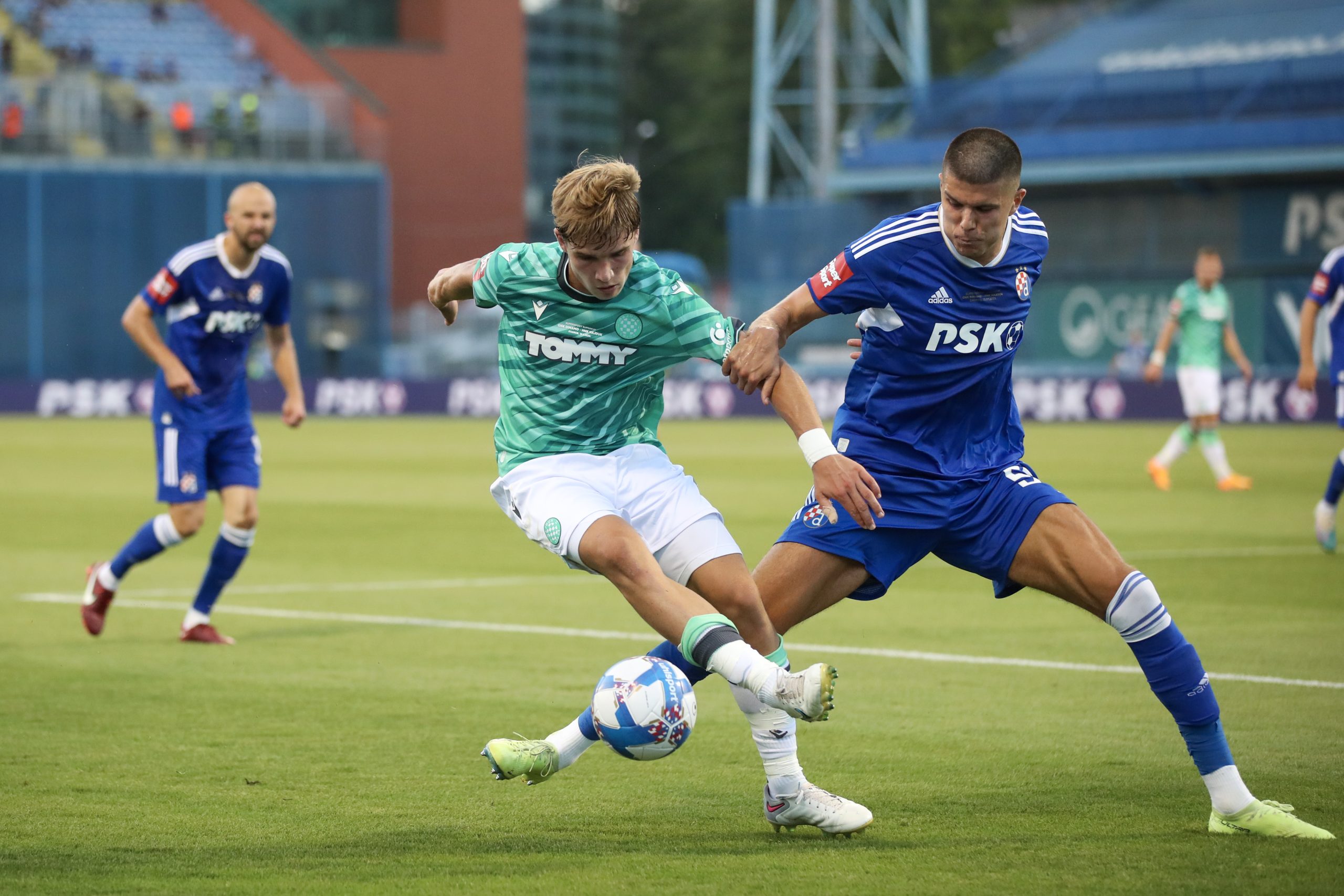 15.07.2023., stadion Maksimir, Zagreb - Susret Dinama i Hajduka u SuperSport Superkupu uvod je je novu sezonu hrvatskog nogometa. Na stadionu Maksimir prvak Hrvatske Dinamo i osvajac kup Hajduk borit ce se za prvi trofej sezone. Rokas Pukstas, Dino Peric. Photo: Matija Habljak/PIXSELL