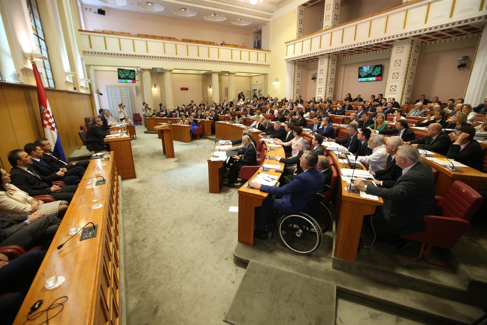 16.06.2016., Zagreb - U Hrvatskom saboru izglasano je nepovjerenje premijeru Tihomiru Oreskovicu. Od 142 zastupnika u sabornici za iskazivanje nepovjerenja premijeru Oreskovicu 125 zastupnika glasovalo je za njegov opoziv, dva su bila suzdrzana, 15 ih je bilo protiv. rPhoto: Robert Anic/PIXSELL