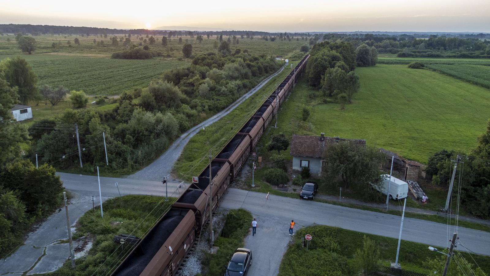 16.07.2023., Velika Ludina - Teretni vlak iskoco s tracnica u opcini Velika Ludina. Nesreca se dogodila na pruzi Zagreb – Vinkovci, a navedena pruga i ZC 3158c su do daljnjeg zatvorene za sav zeljeznički i cestovni promet. Pogled iz zraka Photo: Igor Soban/PIXSELL