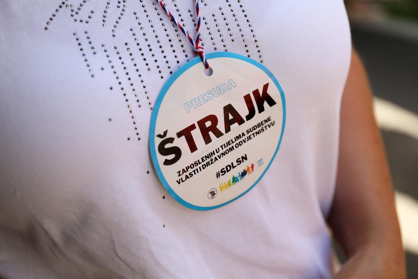 17.07.2023., Zagreb, Strajk pravosudnih sluzbenika od danas ulazi u radikalniju fazu, Drzavni sluzbenici isred Opcinskog gradjanskog suda, Zemljisni odjel Photo: Emica Elvedji/PIXSELL