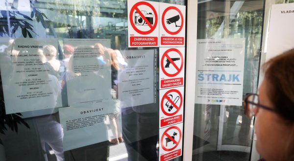 17.07.2023., Zagreb, Strajk pravosudnih sluzbenika od danas ulazi u radikalniju fazu, Drzavni sluzbenici isred Opcinskog gradjanskog suda, Zemljisni odjel Photo: Emica Elvedji/PIXSELL