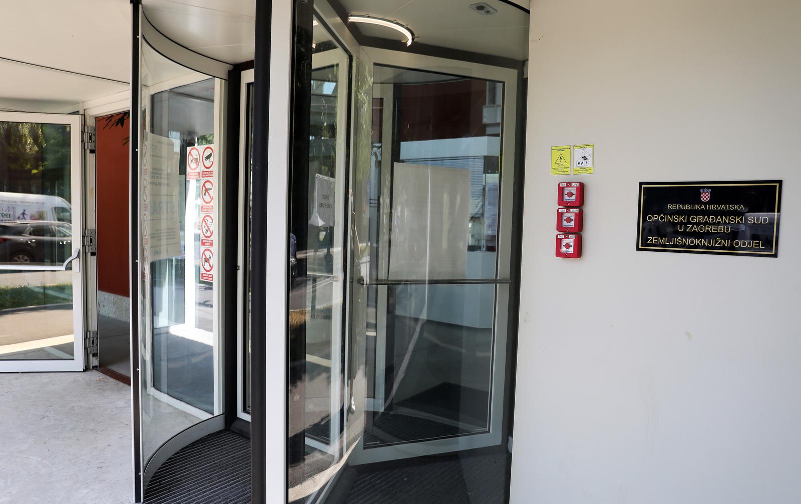 17.07.2023., Zagreb, Strajk pravosudnih sluzbenika od danas ulazi u radikalniju fazu, Drzavni sluzbenici isred Opcinskog gradjanskog suda, Zemljisni odjel Photo: Emica Elvedji/PIXSELL
