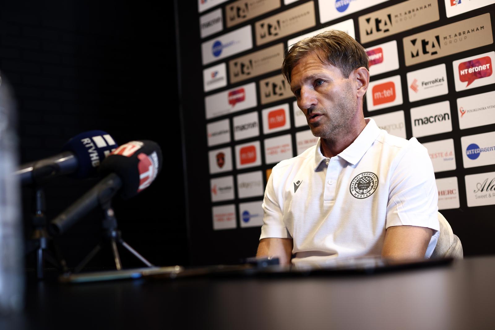 17.07.2023. Mostar: HSK Zrinjski Mostar odrzao tiskovnu konferenciju uoci uzvratne utakmice prvog pretkola Lige prvaka protiv armenskog prvaka FC Urartu-a. Za medije su govorili trener HSK Zrinjski, Krunoslav Rendulic, te kapiten Nemanja Bilbija.
 Photo: Denis Kapetanovic/PIXSELL