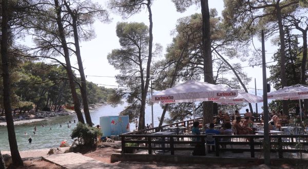 17.07.2023.,Split -Plaza na Benama na koju je upozorio splitski dogradonacelnik Bojan Ivosevic da sadrzi alarmantne razine enterokoka i bakterije E. coli. Photo: Ivo Cagalj/PIXSELL