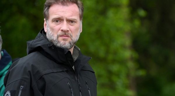 18.05.2023. Sisak - Uslijed puknuca nasipa poplavljena je udruga za terapijsko jahanje Kas. Konji su izvuceni na vrijeme, no unistene su stale i prostorije udruge. ministar obrane Mario Banozic Photo: Igor Soban/PIXSELL