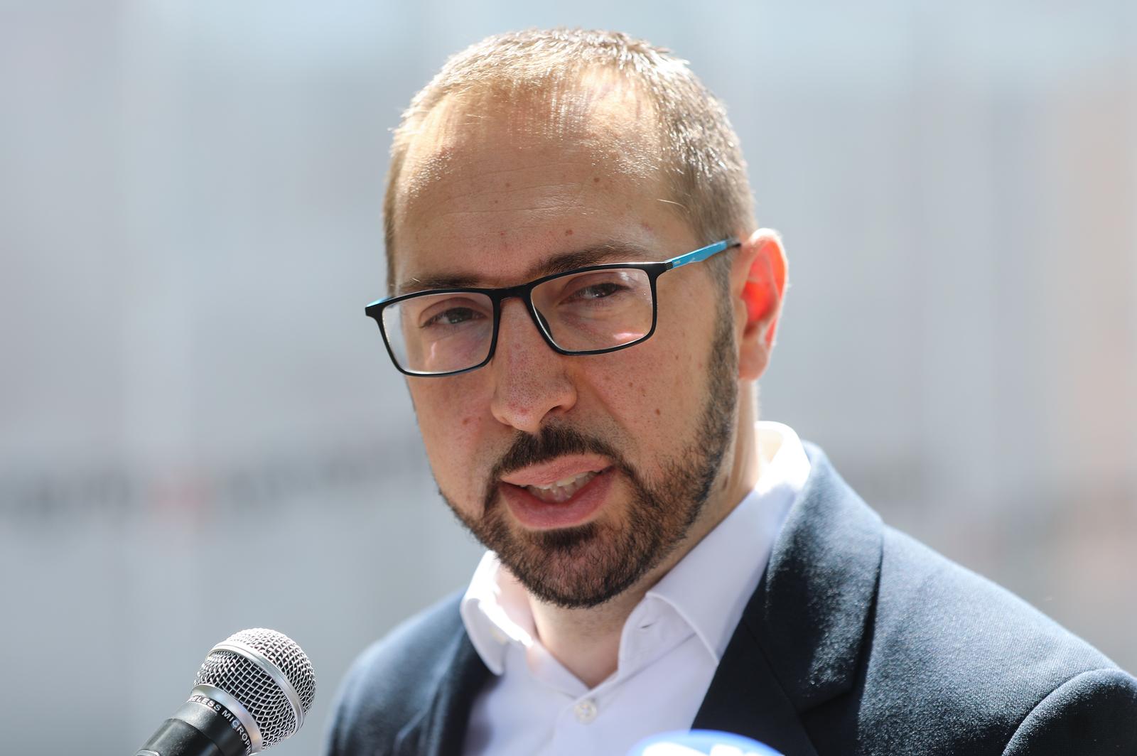 18.07.2023.,Zagreb, na Ilirskom trgu, gradonacelnik grada Zagreba Tomislav Tomasevic i zamjenici Danijela Dolenec i Luka Korlaet predstavili  nove podzemne spremnike za otpad i nove znacajke aplikacije „RazvrstajMojZG
 Photo: Robert Anic/PIXSELL
