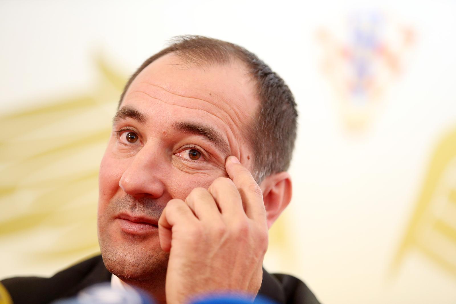 19.03.2013., Frankopanska 12 , Zagreb - U klubu navijaca Uvijek vjerni, izbornik hrvatske nogometne reprezentacije  Igor Stimac, odrzao je konferenciju za novinare. Uz izbornika na konferenciji si sudjelovali Mario Mandzukic i Ivan Rakitic. rPhoto: Slavko Midzor/PIXSELL