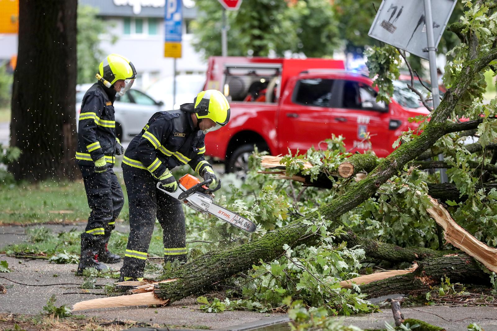 19.07.2023., Zagreb - Posljedice snaznog nevremena u Zagrebu.  Photo: Matija Habljak/PIXSELL