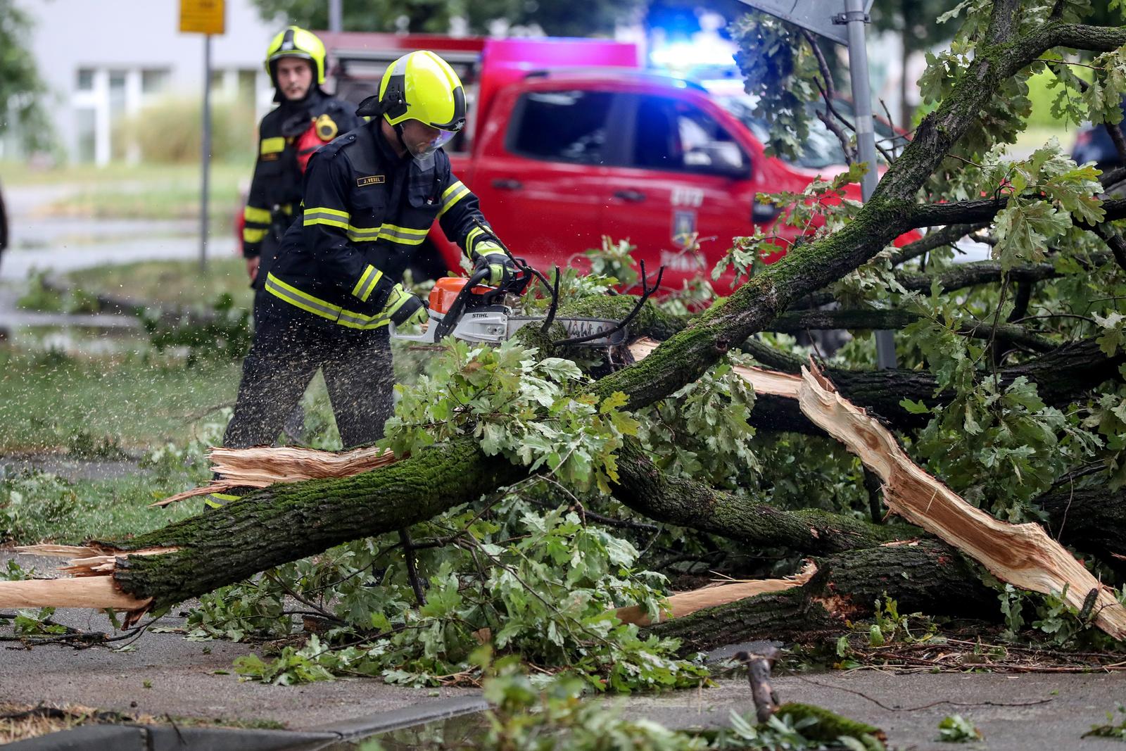 19.07.2023., Zagreb - Posljedice snaznog nevremena u Zagrebu.  Photo: Matija Habljak/PIXSELL