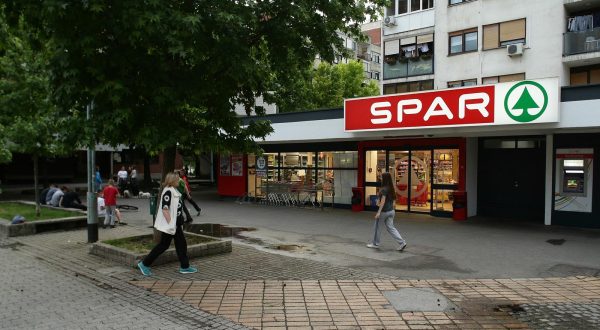 20.05.2015., Zagreb - Spar trgovina. Spar Hrvatska doo dio je Spar Austria grupe i najmladja je tvrtka unutar grupe. Prvi Interspar otvoren je u Zadru 2005., a danas u Hrvatskoj posluje 17 Interspar hipermarketa i 34 Spar supermareta. Photo: Zeljko Lukunic/PIXSELL