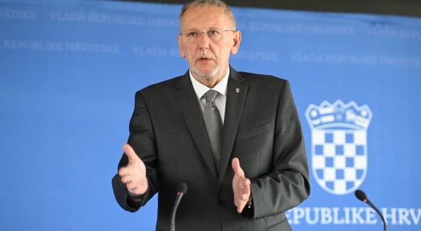 20.07.2023., Zagreb - Potpredsjednik Vlade i ministar unutarnjih poslova Davor Bozinovic dao je izjavu medijima nakon zavrsetka sjednice Vlade RH u Nacionalnoj i sveucilisnoj knjiznici. Na konferenciji je govorio o Sustavu za upozoravanje. Photo: Davorin Visnjic/PIXSELL