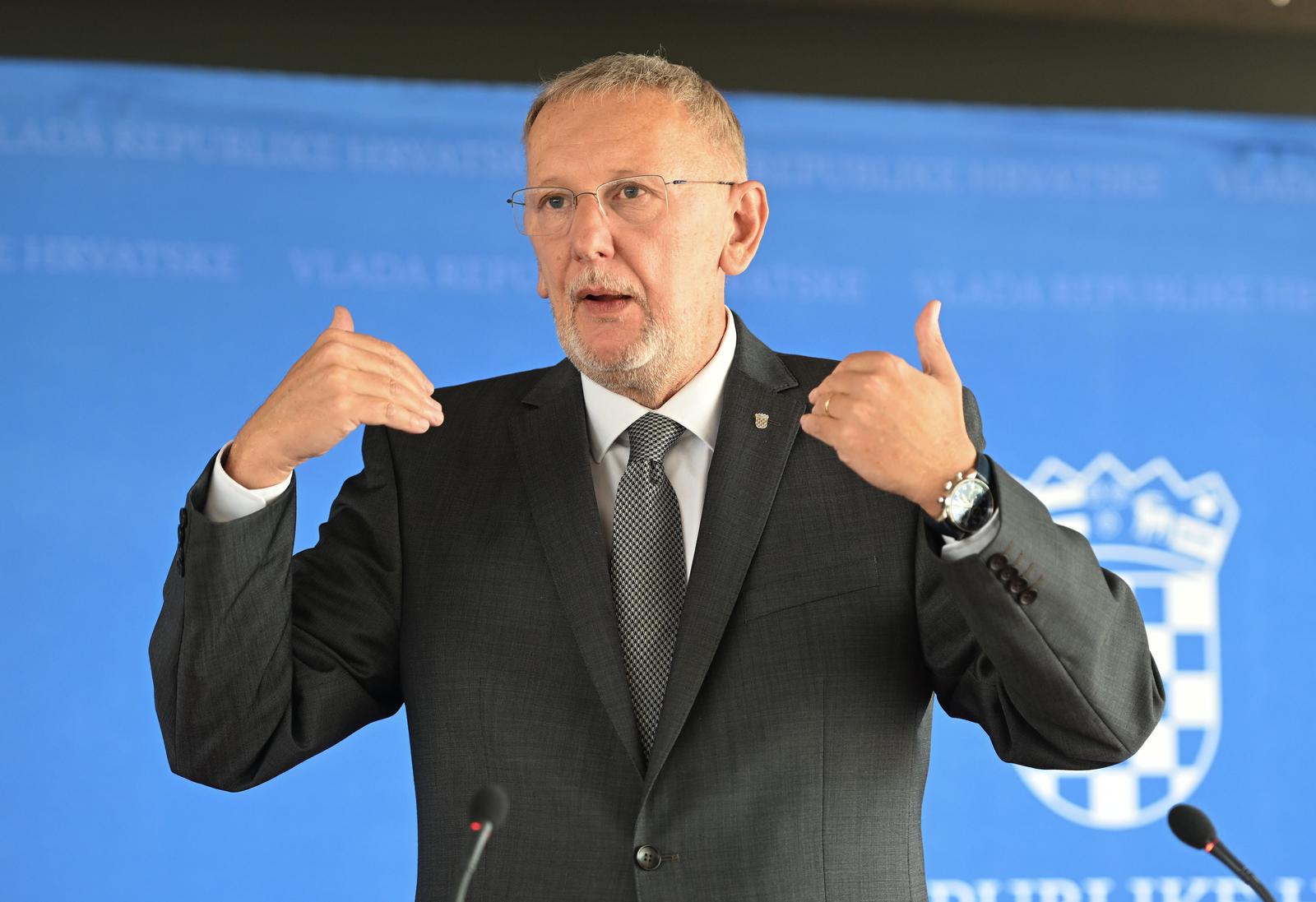 20.07.2023., Zagreb - Potpredsjednik Vlade i ministar unutarnjih poslova Davor Bozinovic dao je izjavu medijima nakon zavrsetka sjednice Vlade RH u Nacionalnoj i sveucilisnoj knjiznici. Na konferenciji je govorio o Sustavu za upozoravanje. Photo: Davorin Visnjic/PIXSELL