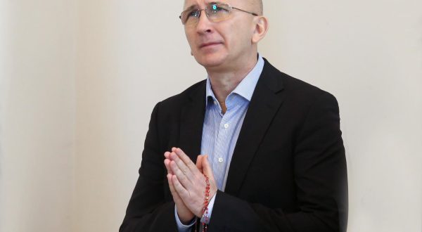 20.11.2016., Srima - Nakon svete mise u zupnoj crkvi bl. Alojzija Stepinca svoja svjedocanstva kazivao je Dario Kordic.rPhoto: Dusko Jaramaz/PIXSELL