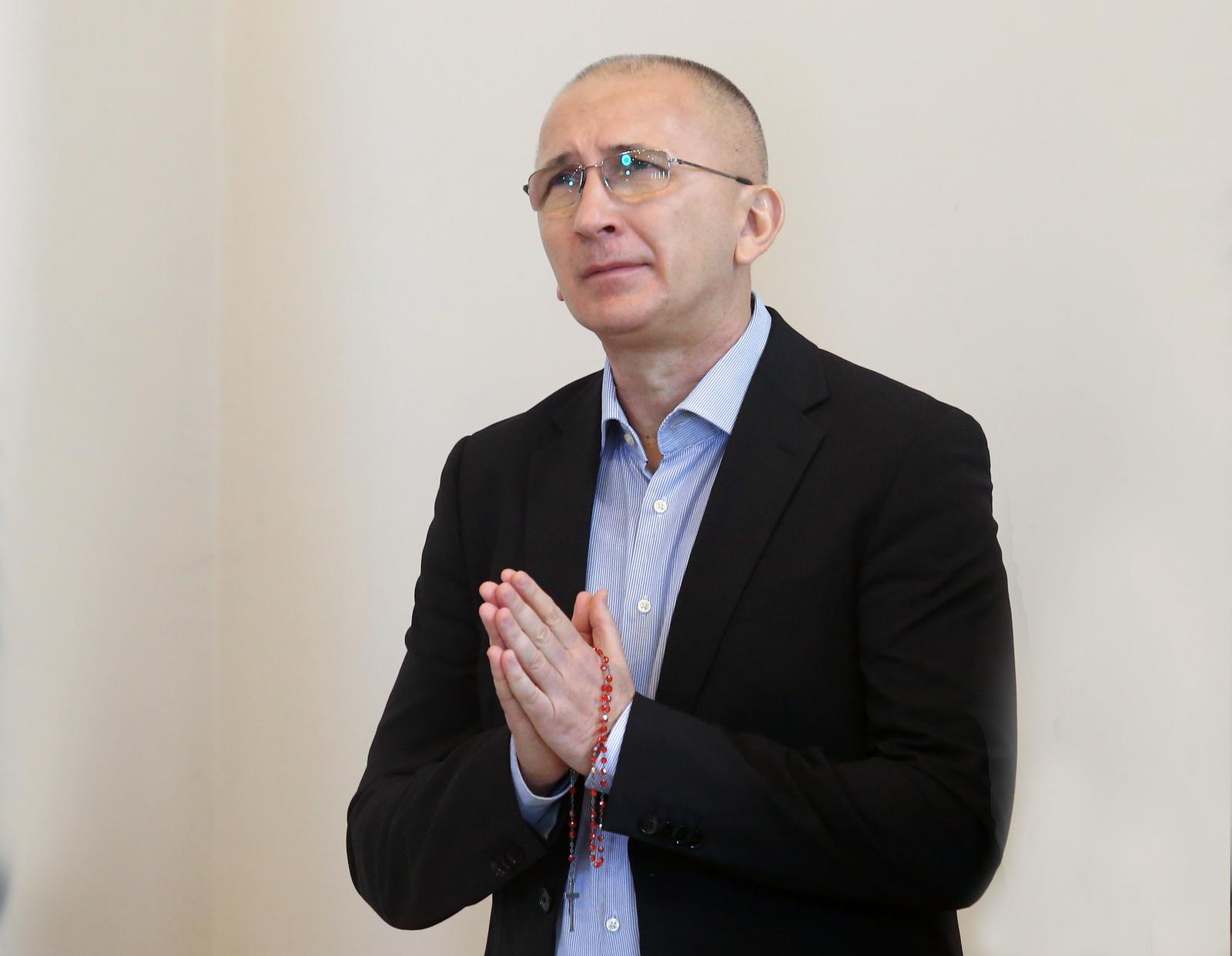 20.11.2016., Srima - Nakon svete mise u zupnoj crkvi bl. Alojzija Stepinca svoja svjedocanstva kazivao je Dario Kordic.rPhoto: Dusko Jaramaz/PIXSELL