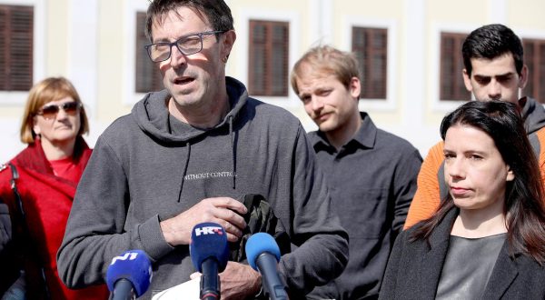 21.03.2023., Zagreb - Na Trgu svetog Marka odrzana je konferencija za medije Nezavisnog sindikata radnika Hrvatske na temu grubog krsenja radnickih prava u poduzecu Plodine d.d. iz Rijeke. Photo: Patrik Macek/PIXSELL
